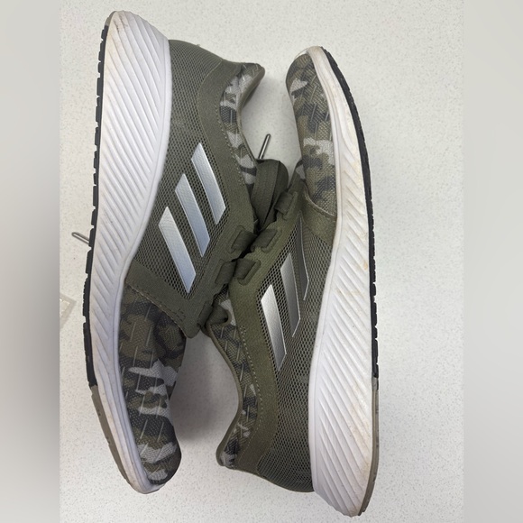 Adidas sneakers - Picture 4 of 8